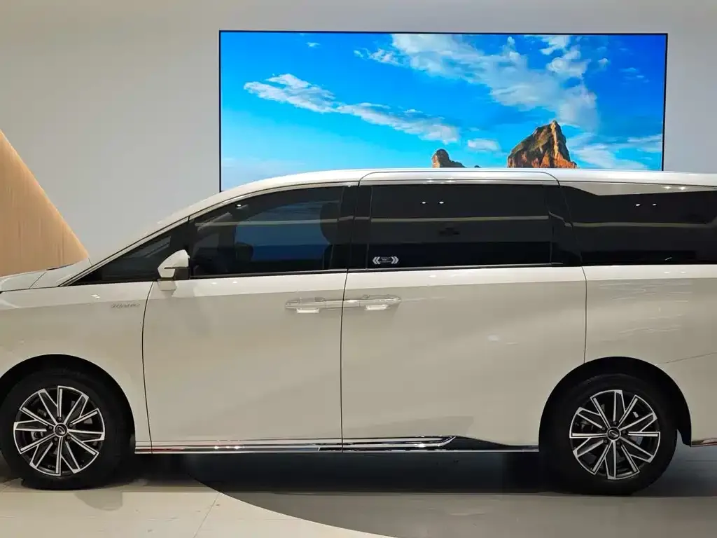 GAC Motor Trumpchi M8 — фото 2