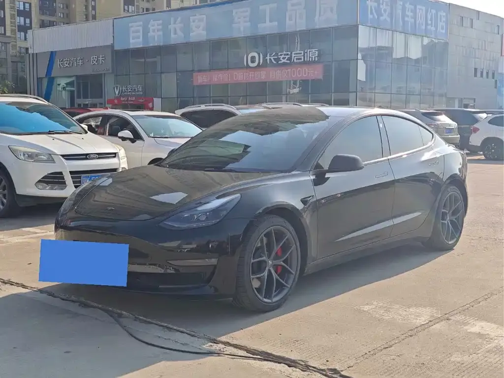 Tesla Model 3 — фото 1