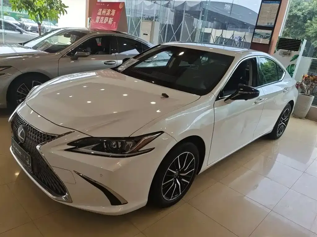 Lexus ES — фото 1
