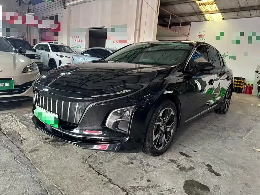 Hongqi E-QM5