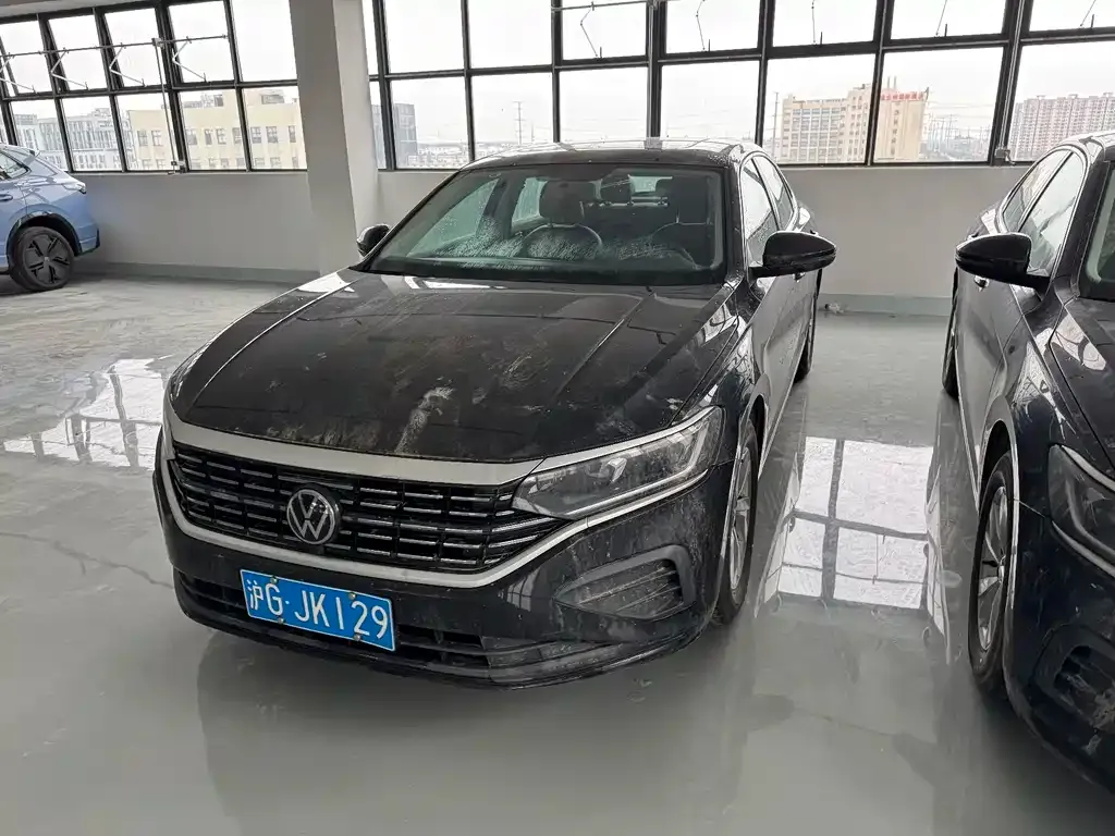 Volkswagen Passat — фото 1