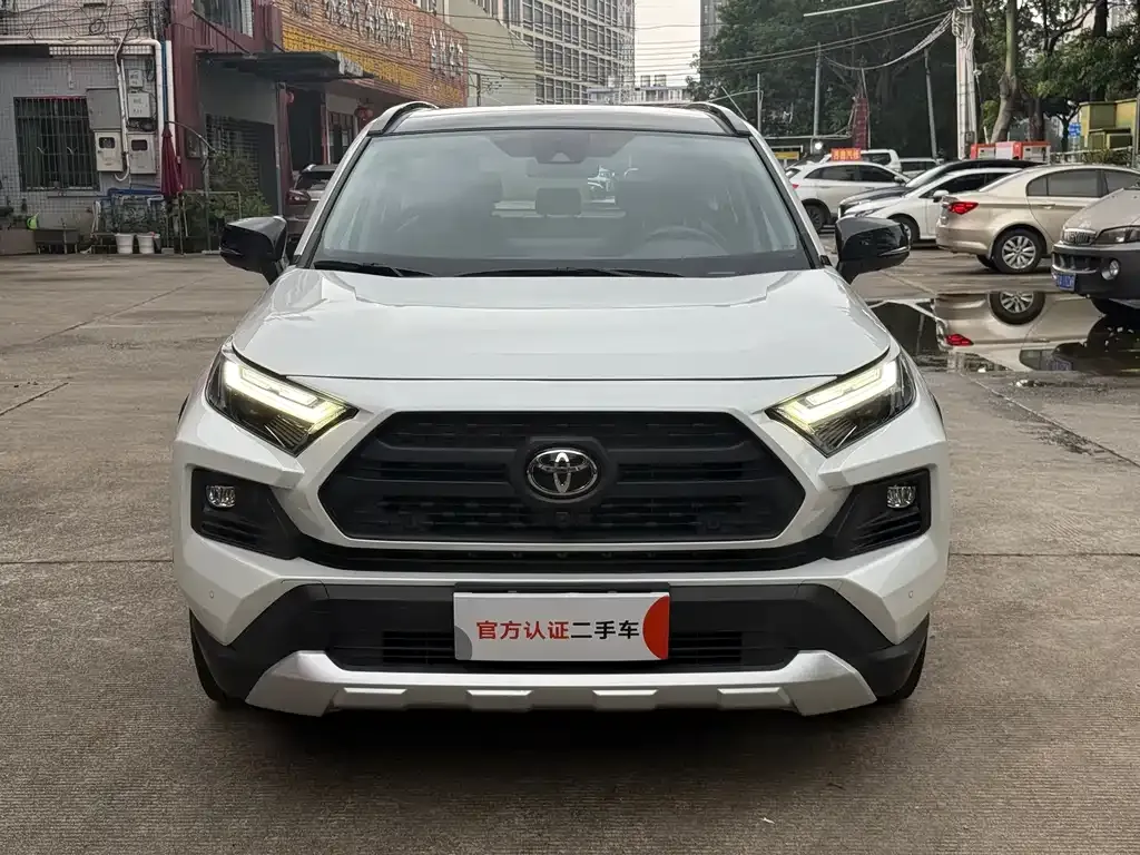 Toyota RAV4 — фото 2