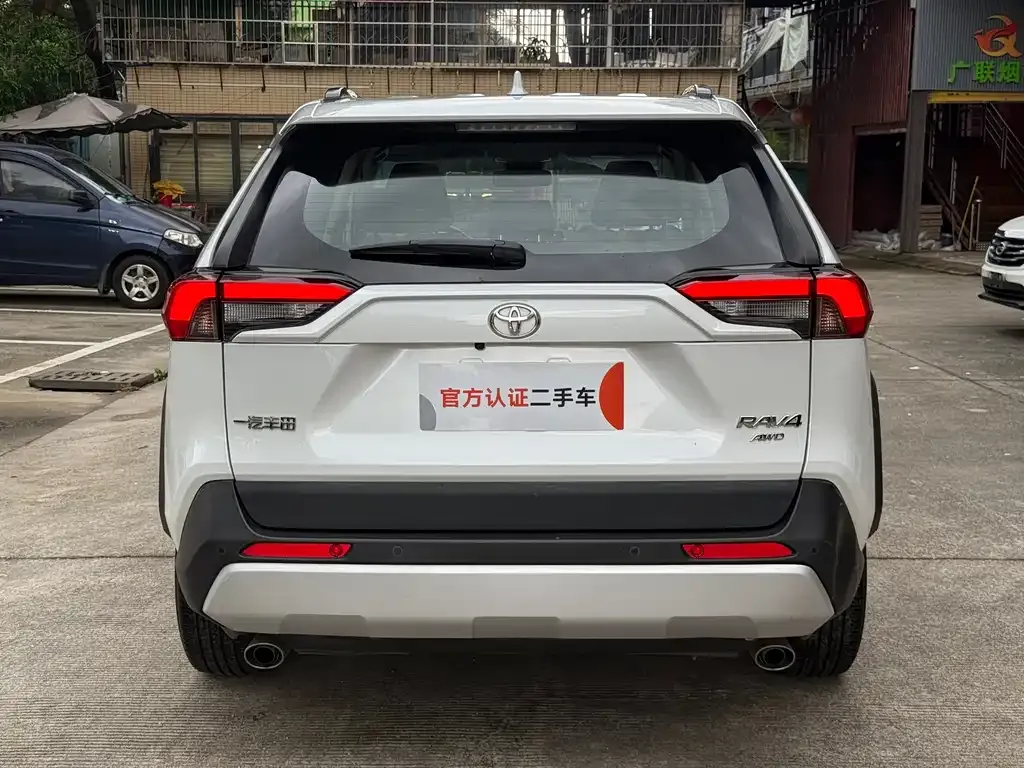 Toyota RAV4 — фото 4