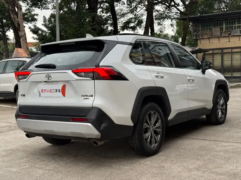 Toyota RAV4 — фото 10