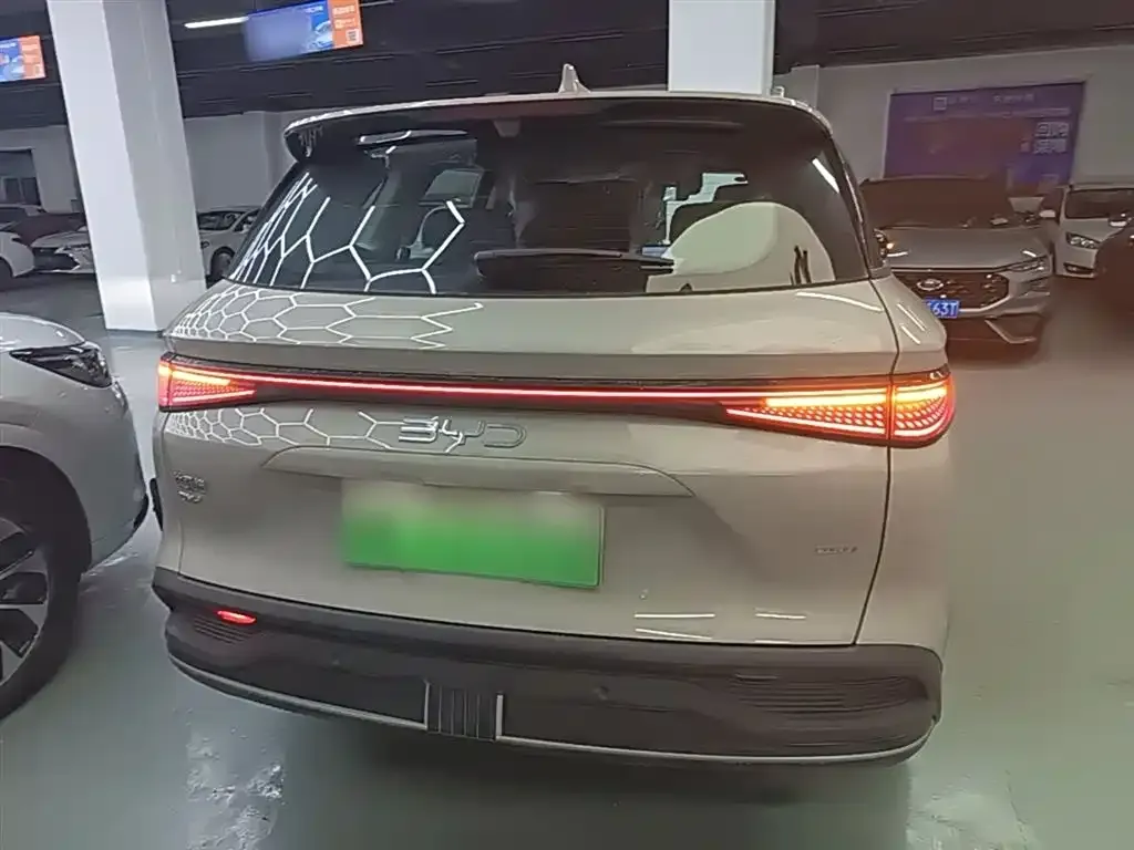 BYD Seal 05 DM-i — фото 7