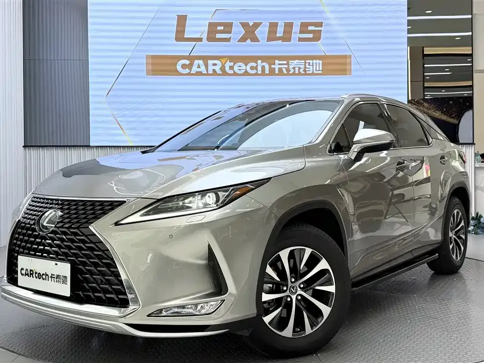 Lexus RX — фото 1