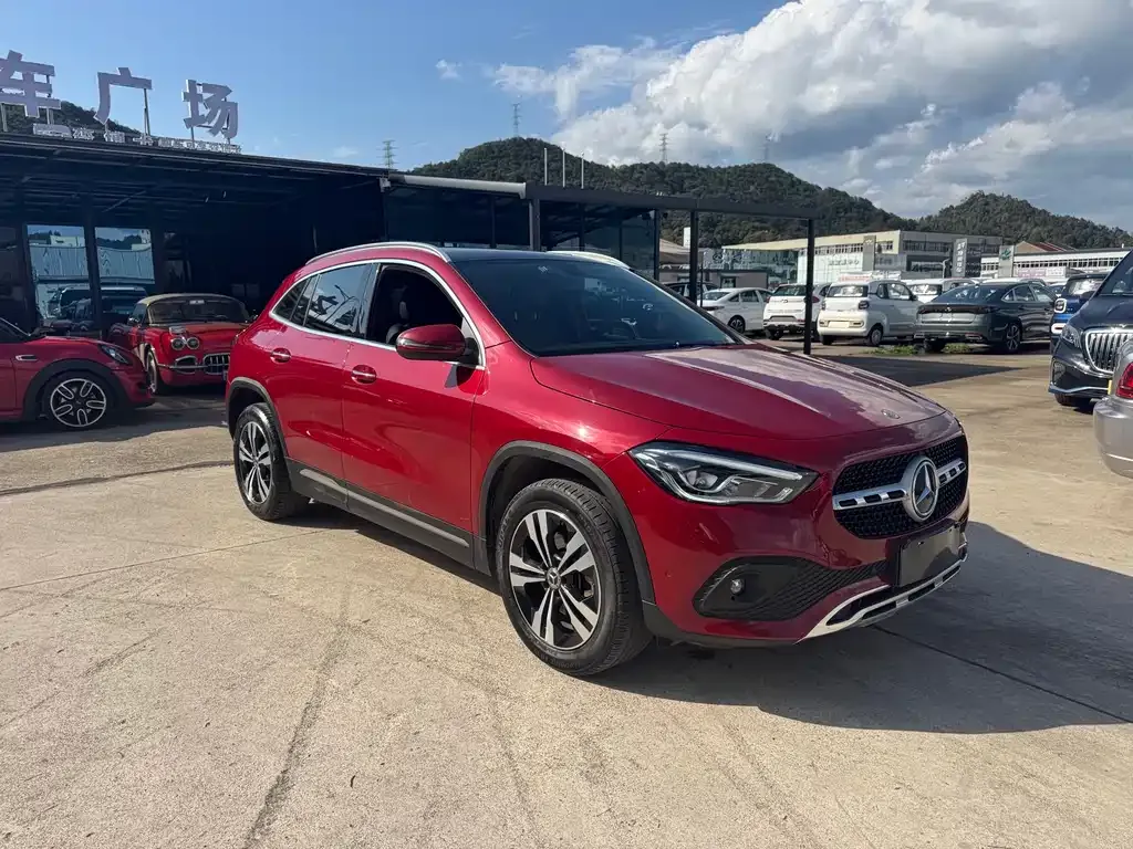 Mercedes-Benz GLA — фото 1
