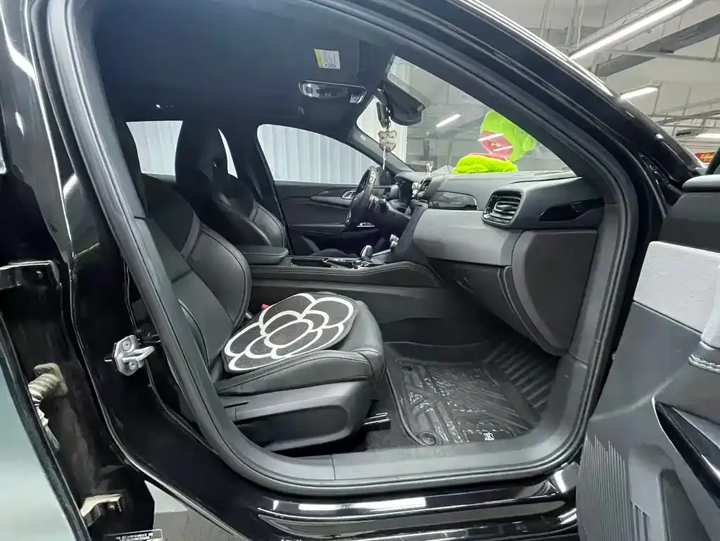 Lynk & Co 03 — фото 10