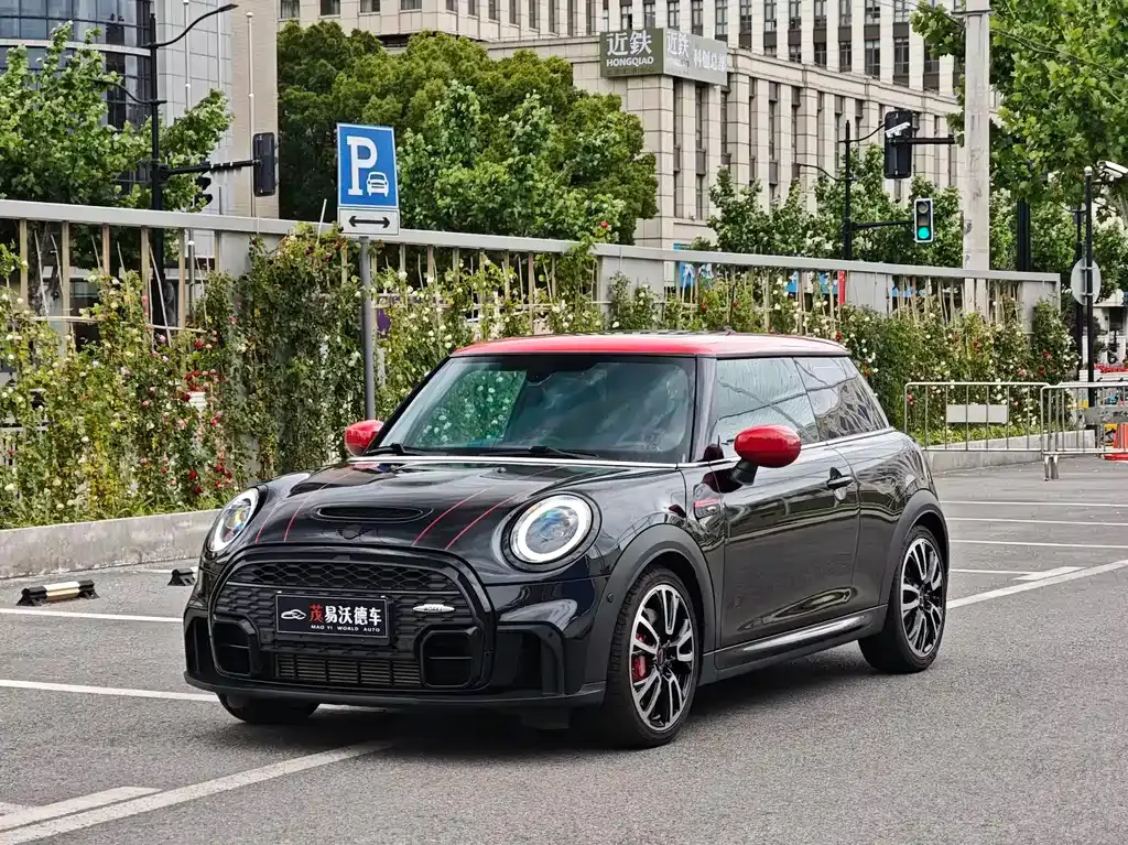 MINI JCW (John Cooper Works) — фото 1