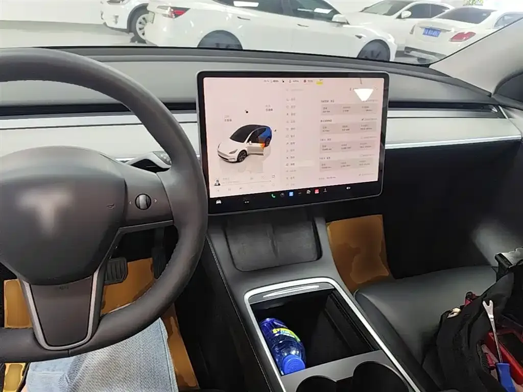 Tesla Model Y — фото 8