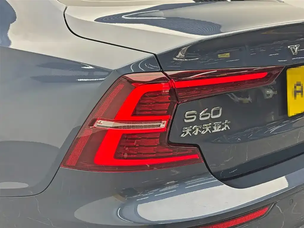 Volvo S60 2023 из CN, фото 5