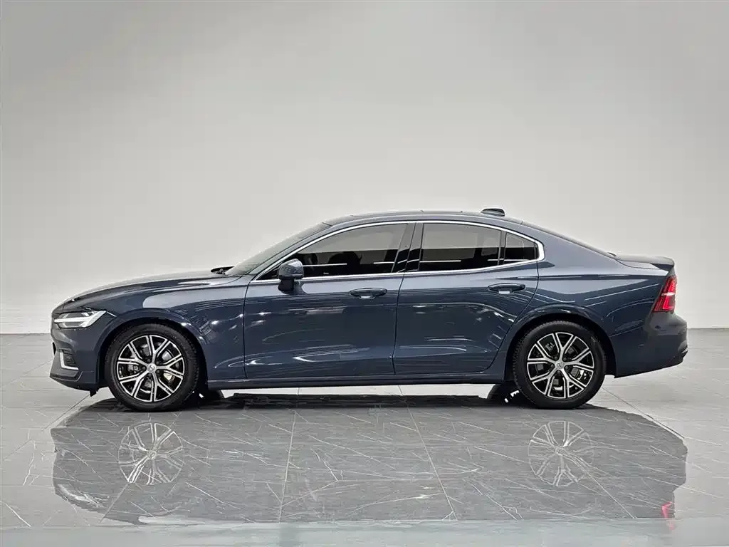 Volvo S60 2023 из CN, фото 8