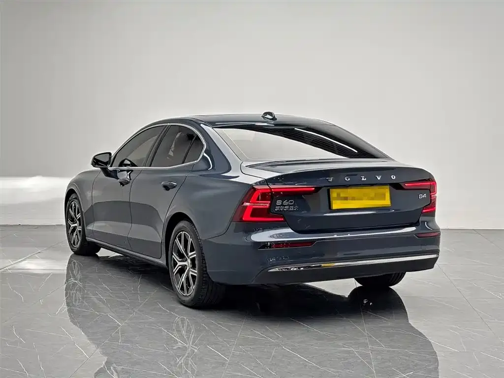 Volvo S60 2023 из CN, фото 2