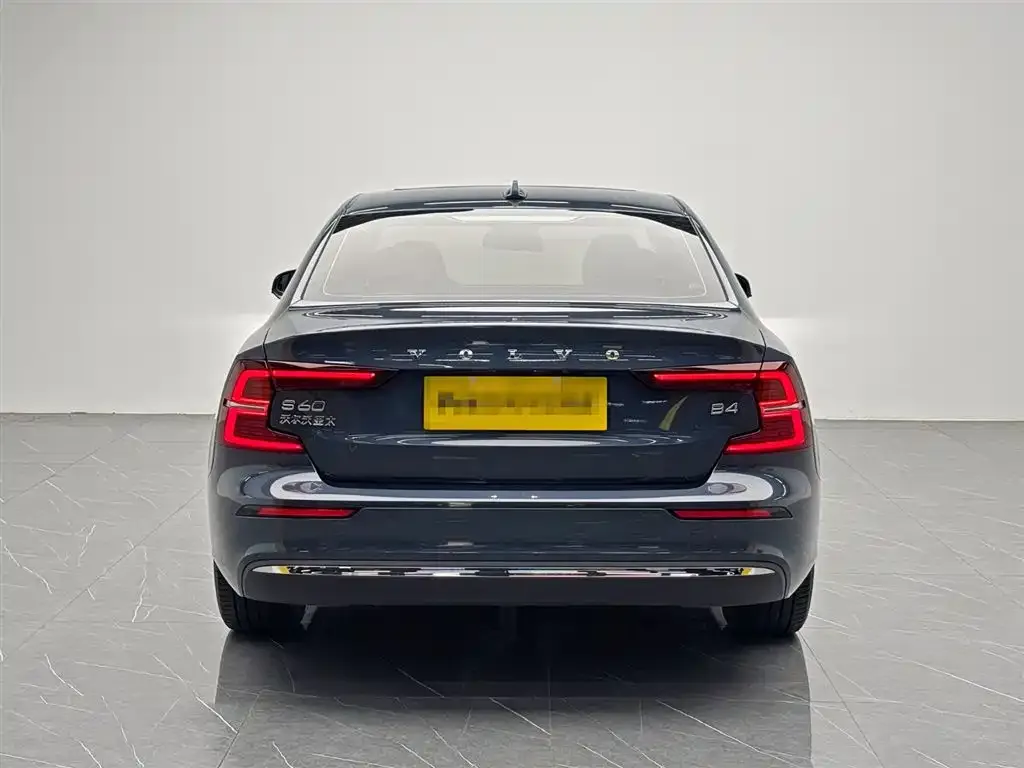 Volvo S60 2023 из CN, фото 3