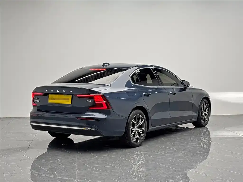 Volvo S60 2023 из CN, фото 4