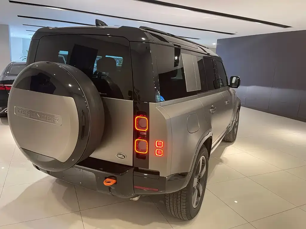 Land Rover Defender — фото 7