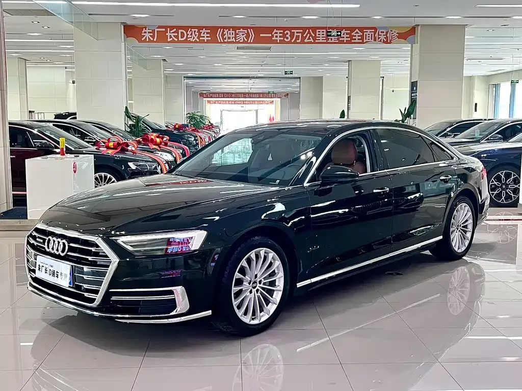 Audi A8 — фото 1