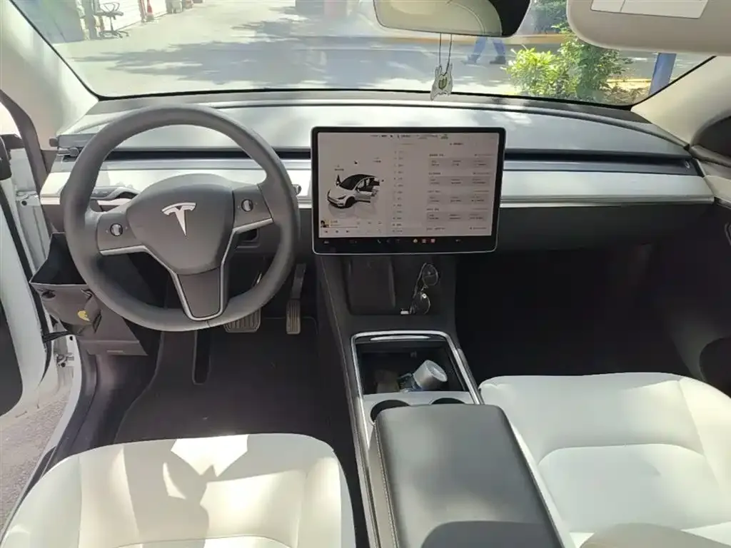 Tesla Model Y — фото 4