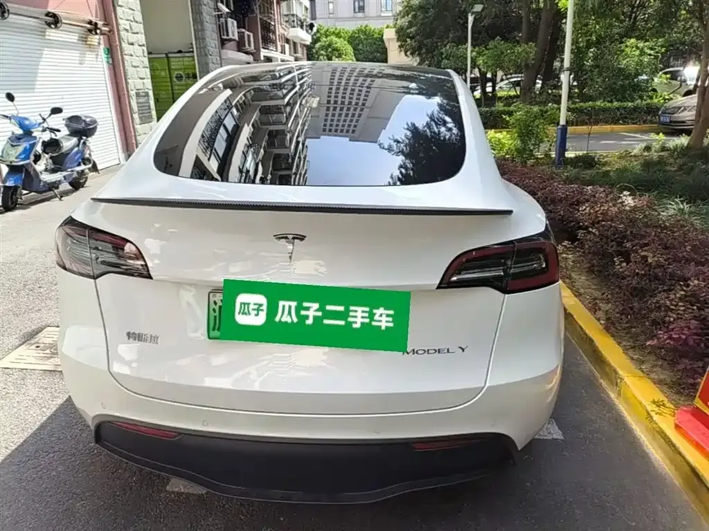 Tesla Model Y — фото 7