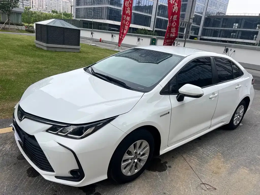 Toyota Corolla — фото 1