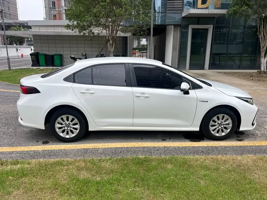 Toyota Corolla — фото 10