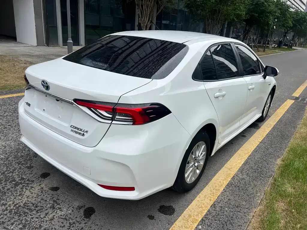 Toyota Corolla — фото 3