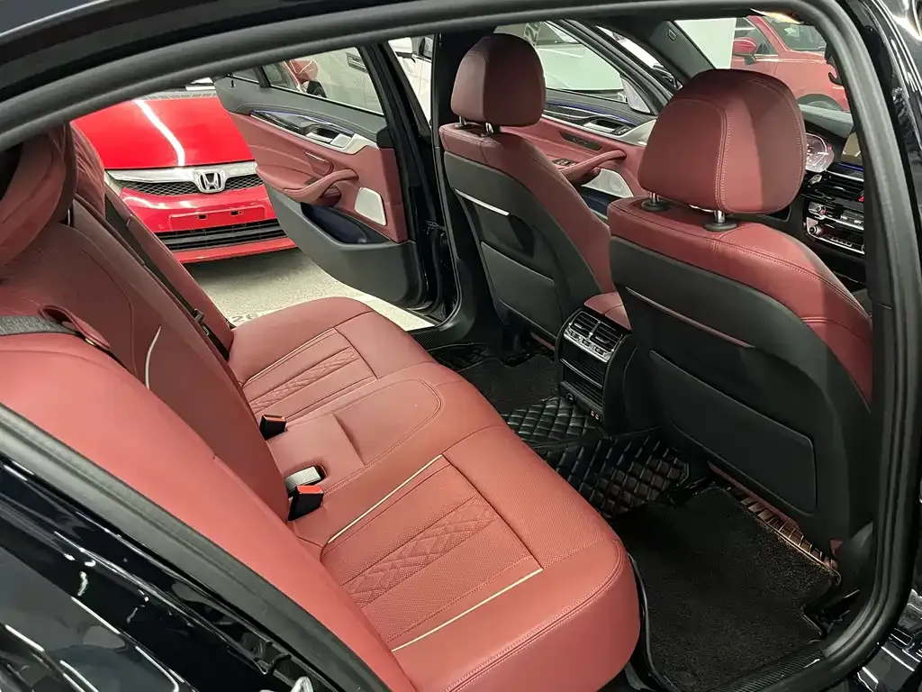 BMW 5 Series 2021 из CN, фото 5