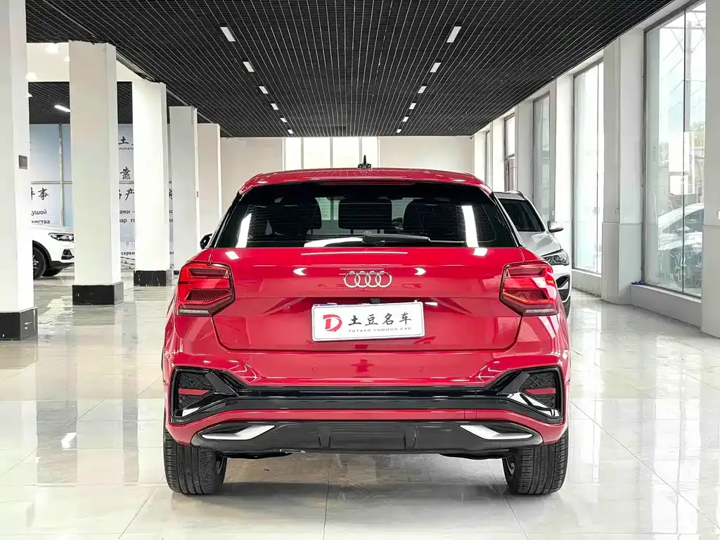 Audi Q2L — фото 6
