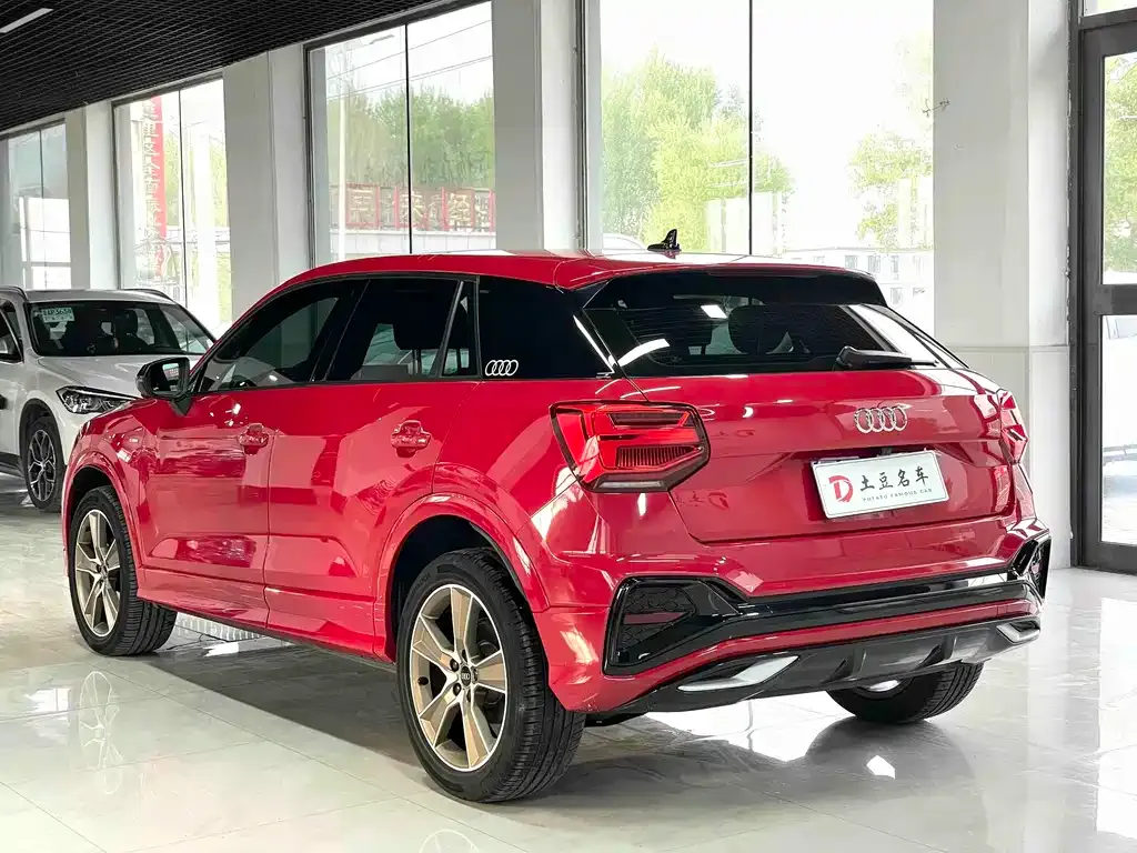 Audi Q2L — фото 9