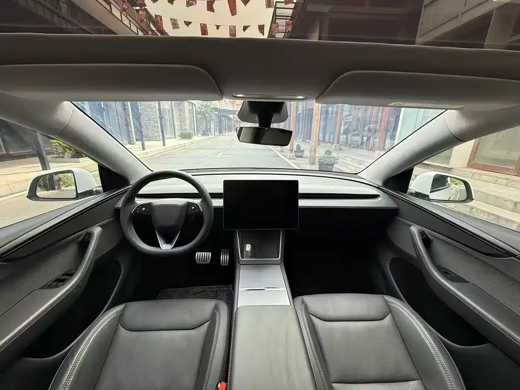 Tesla Model Y — фото 4