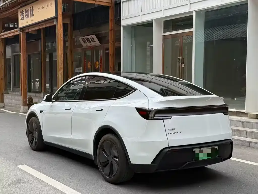 Tesla Model Y — фото 7
