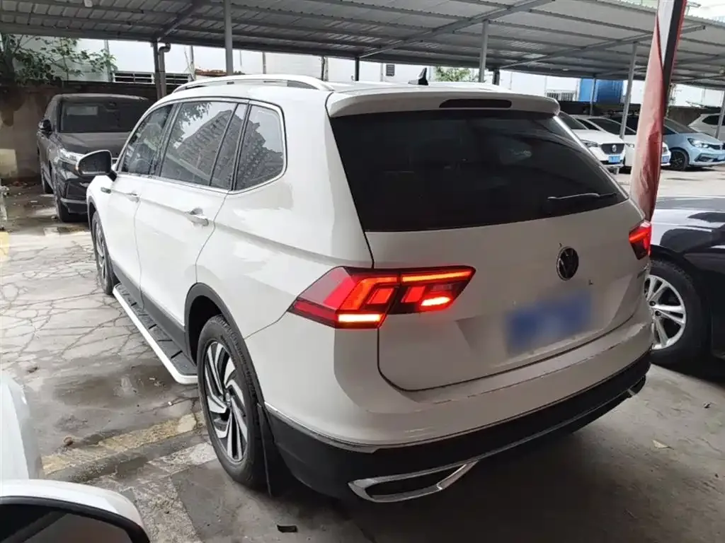 Volkswagen Tiguan L — фото 9