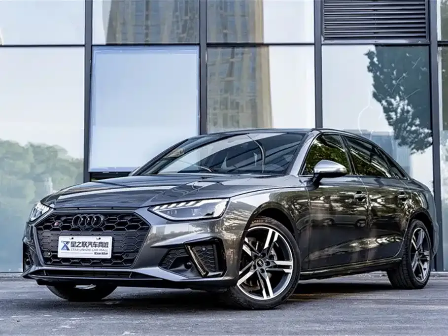 Audi A4L — фото 1