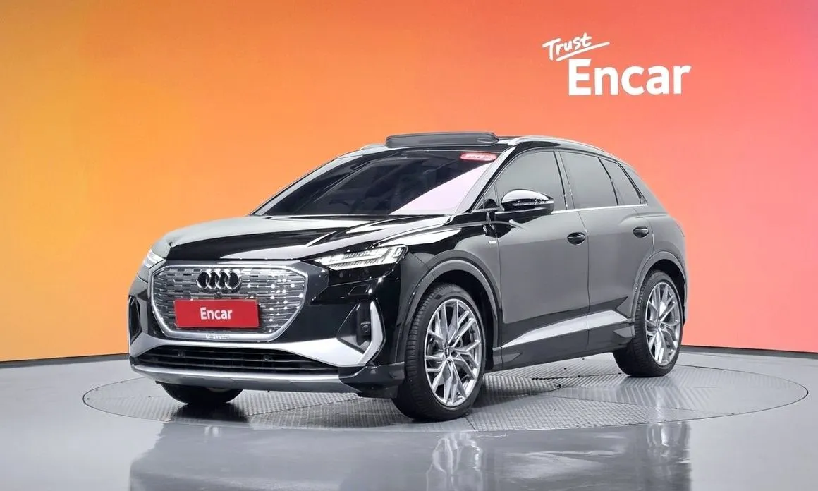 Audi Q4 e-tron — фото 1