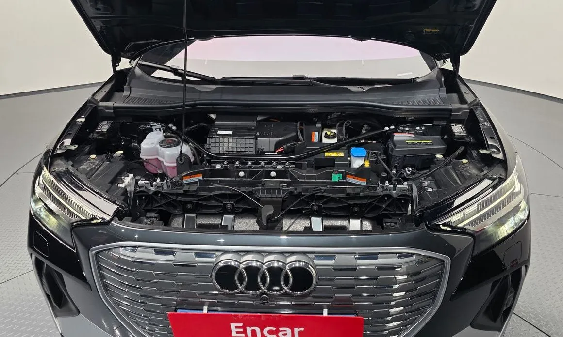 Audi Q4 e-tron — фото 10