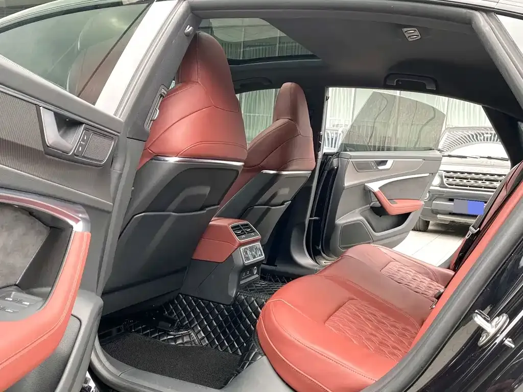 Audi A7L — фото 2