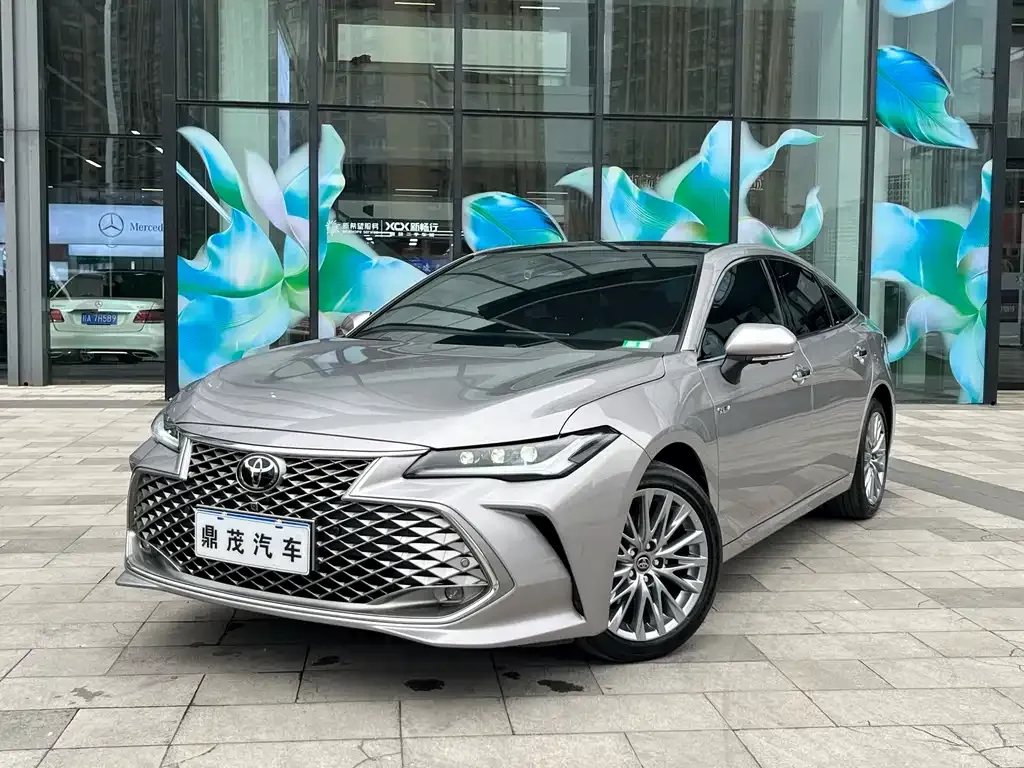 Toyota Avalon — фото 1