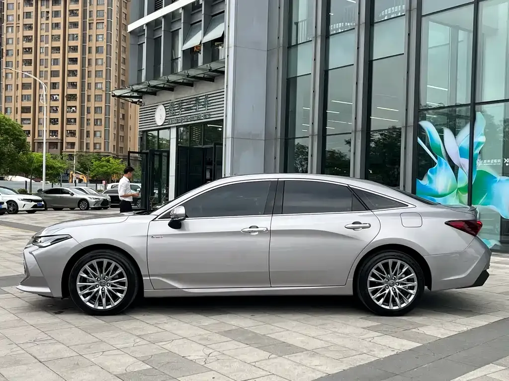 Toyota Avalon — фото 2