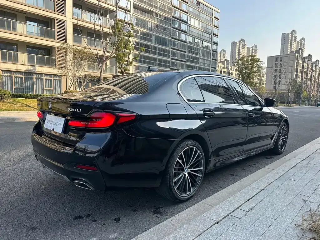 BMW 5 Series — фото 6