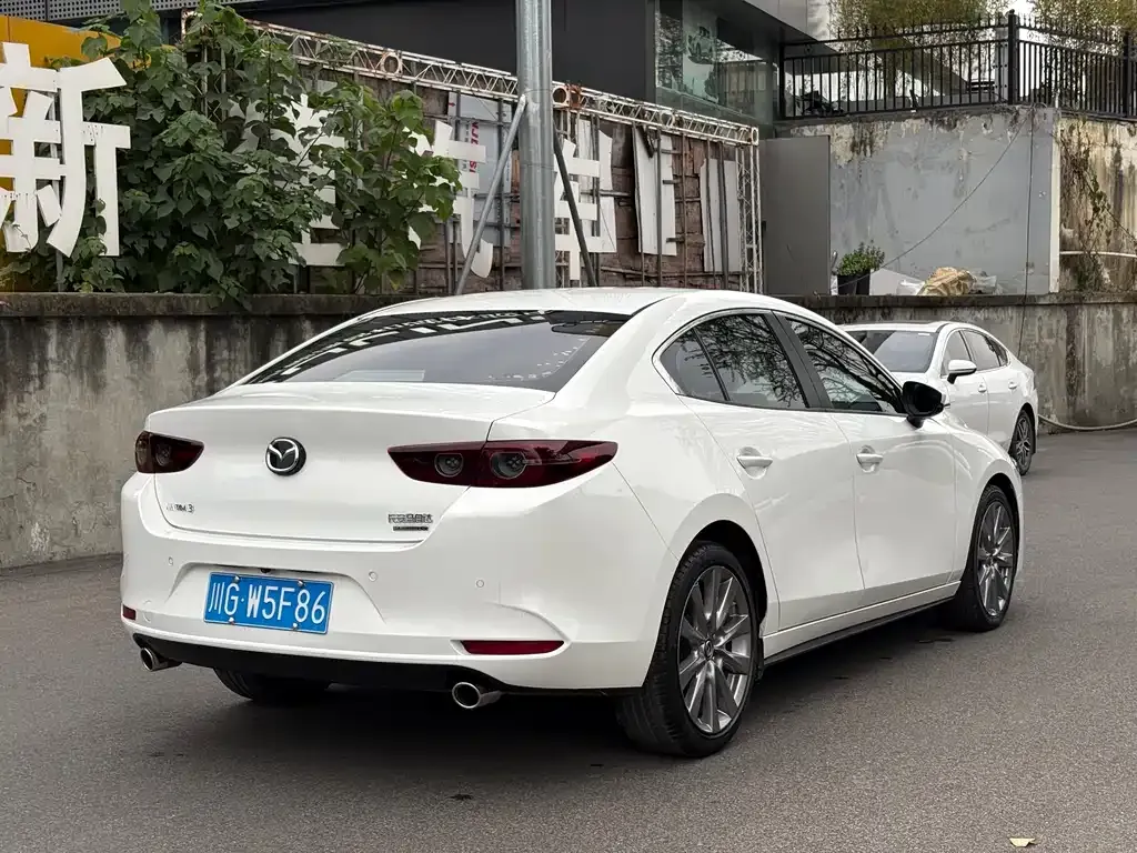 Mazda 3 Axela — фото 10