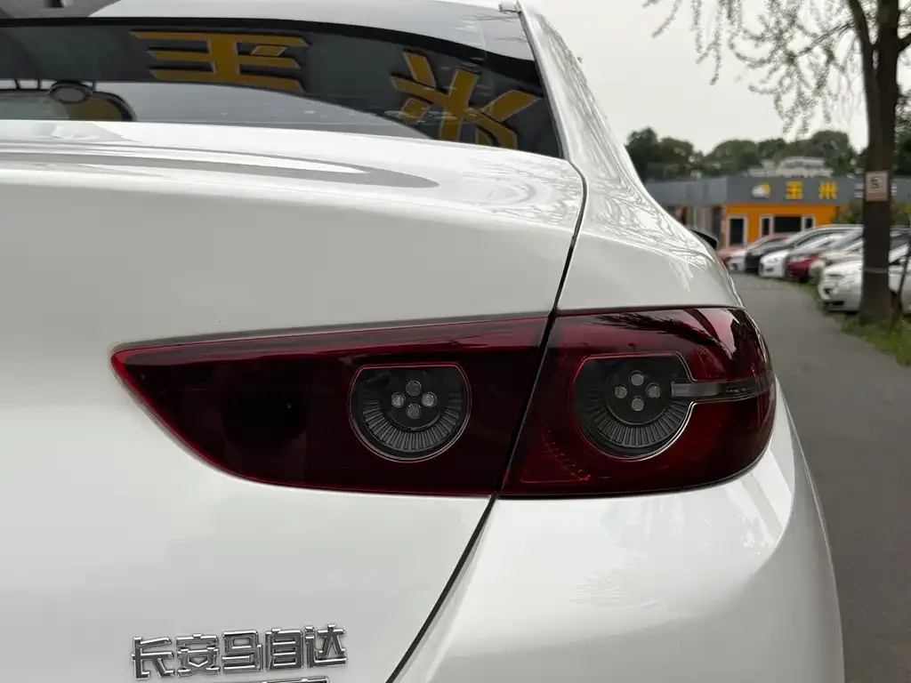Mazda 3 Axela — фото 4