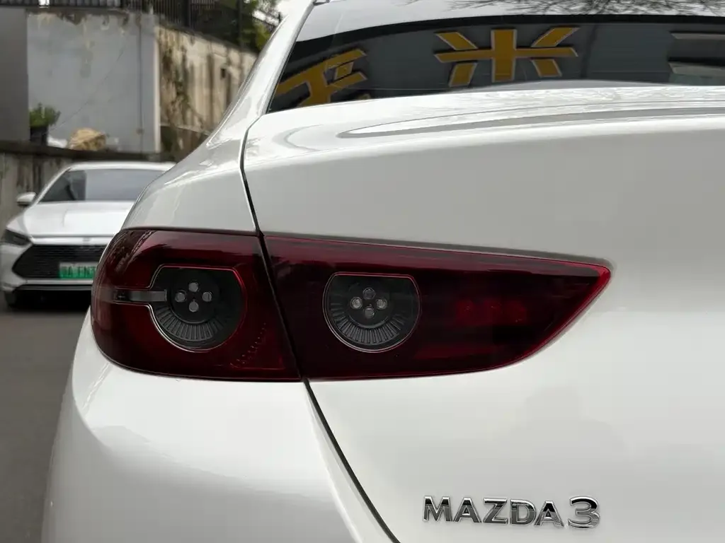 Mazda 3 Axela — фото 3