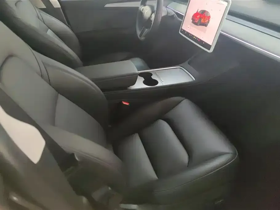 Tesla Model Y — фото 6