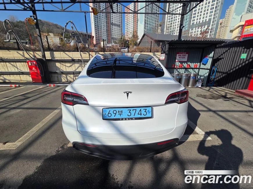 Tesla Model Y — фото 6