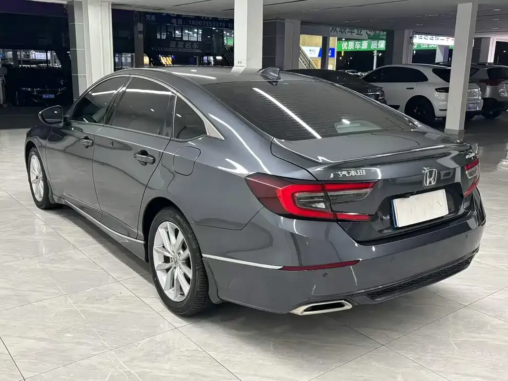 Honda Accord — фото 9