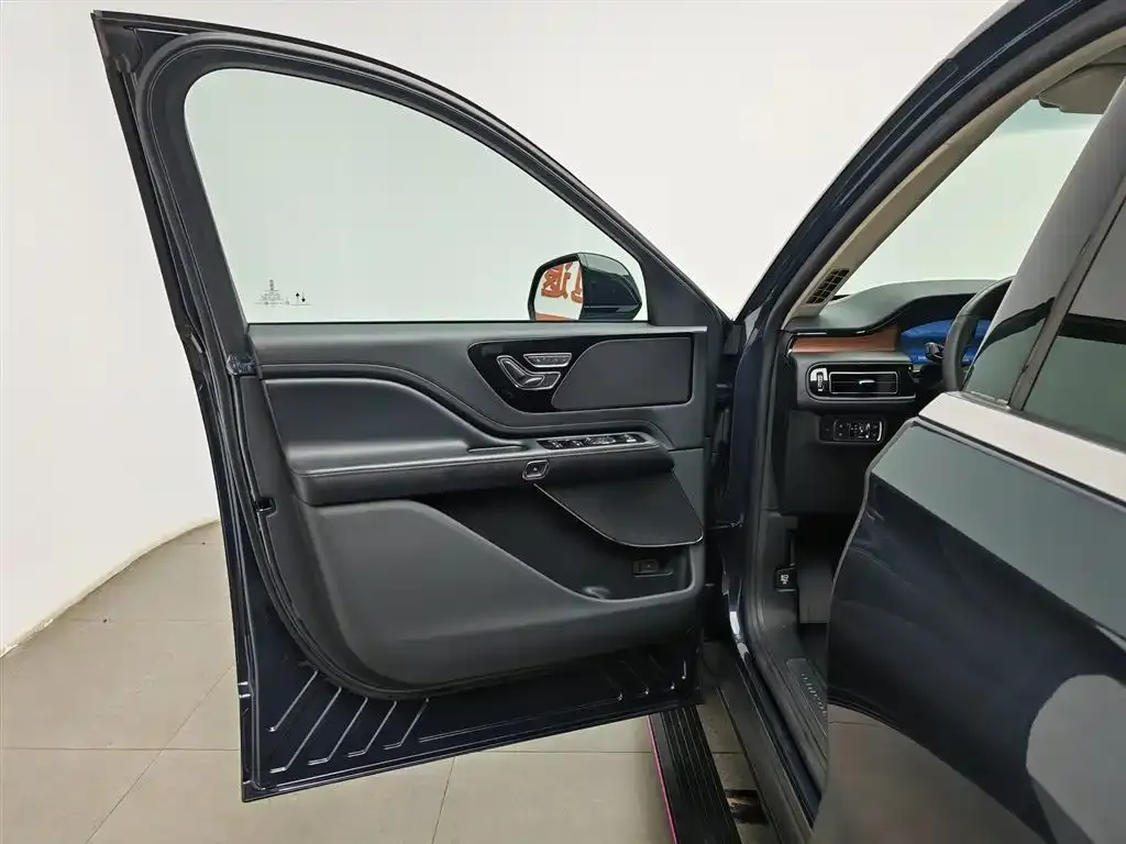 Lincoln Aviator 2023 из CN, фото 5