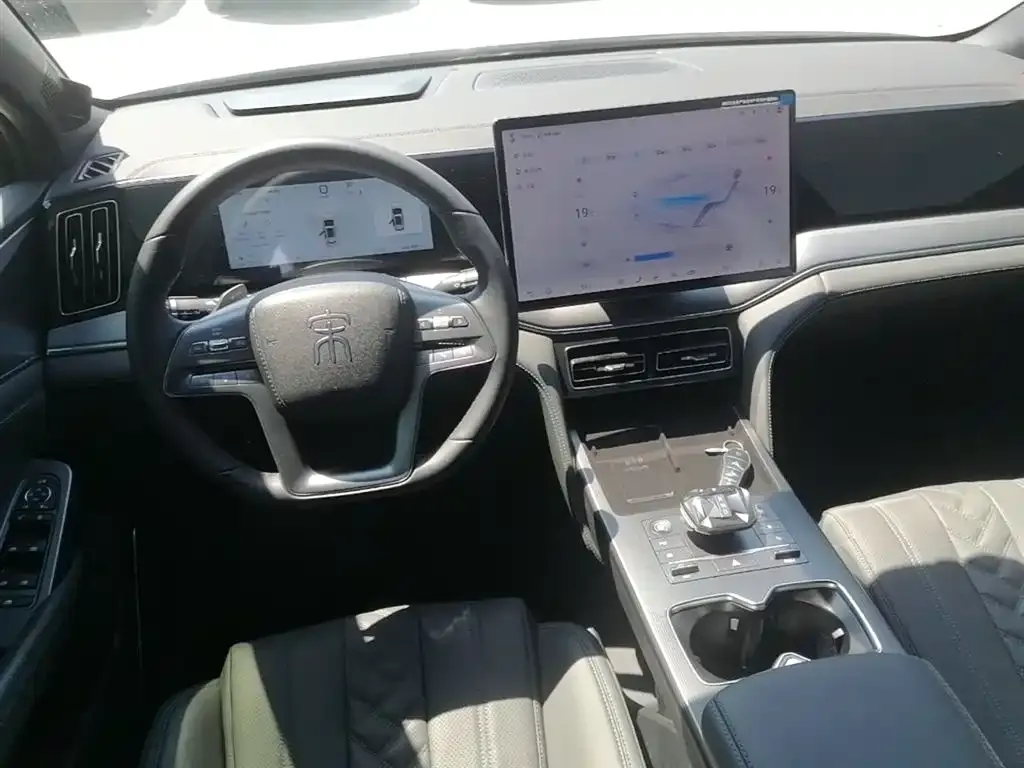 BYD L DM-i — фото 9