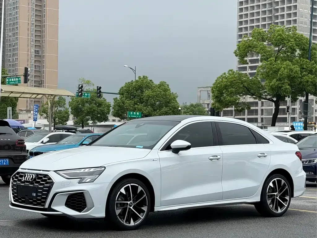 Audi A3 — фото 1