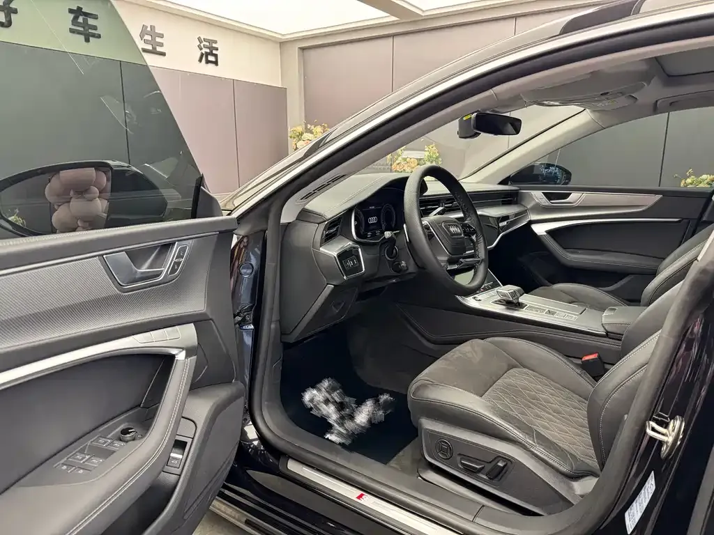 Audi A7L 2025 из CN, фото 3