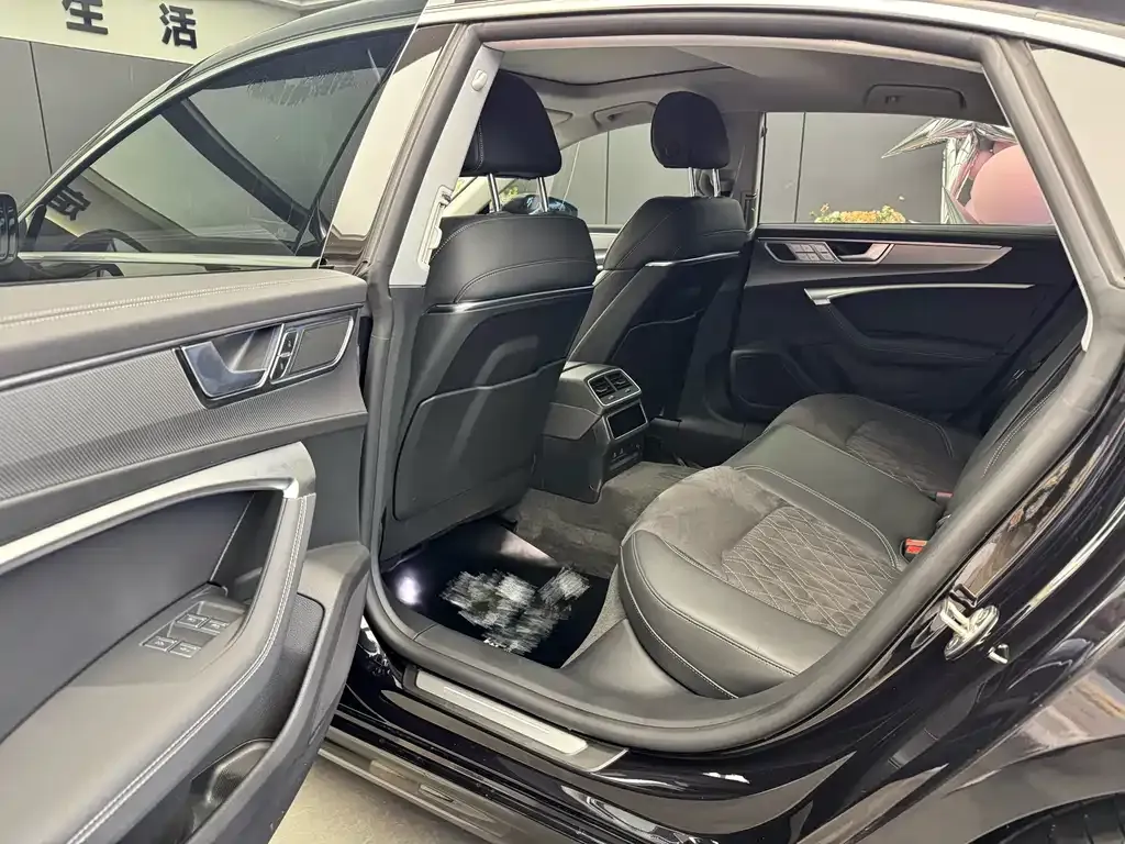 Audi A7L 2025 из CN, фото 7